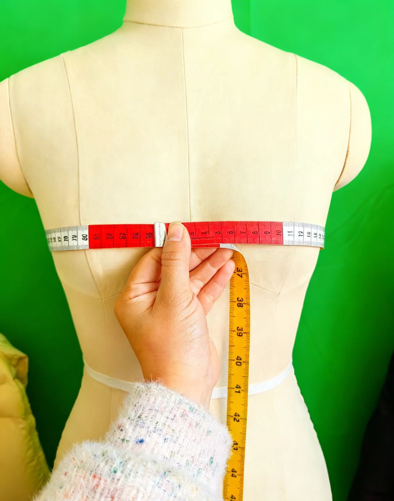 测量上胸围.jpg